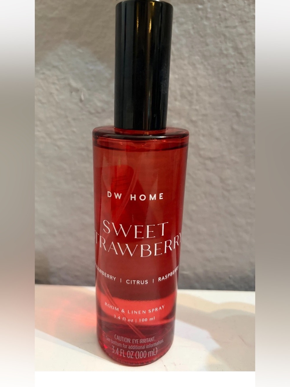 DW Home Room & Linen Spray Sweet Strawberry 3.4 ounces